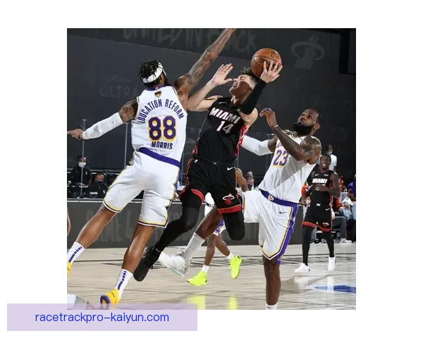 戴维斯战术适应趋势分析，表现稳健助力球队竞争力增强